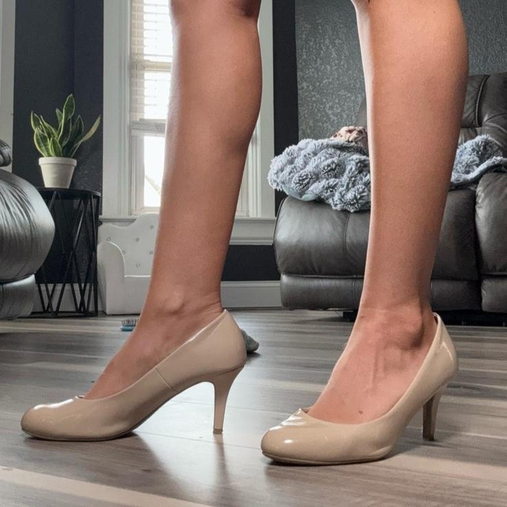 Comfort Plus cream heels in size 9